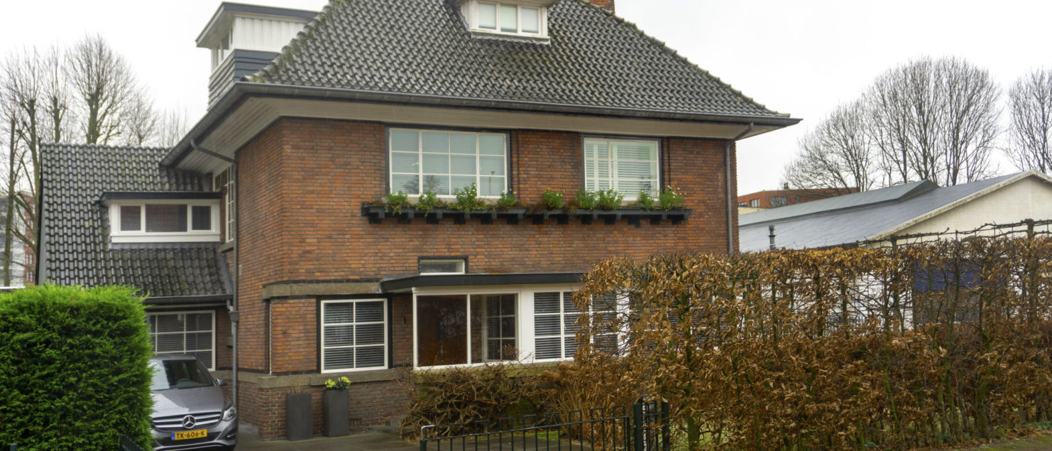 dokterswoning van architect Co Brandes aan de Dorpsstraat in Zoetermeer