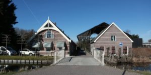 historisch en nieuwe bebouwing aan de Zegwaartseweg in Zoetermeer