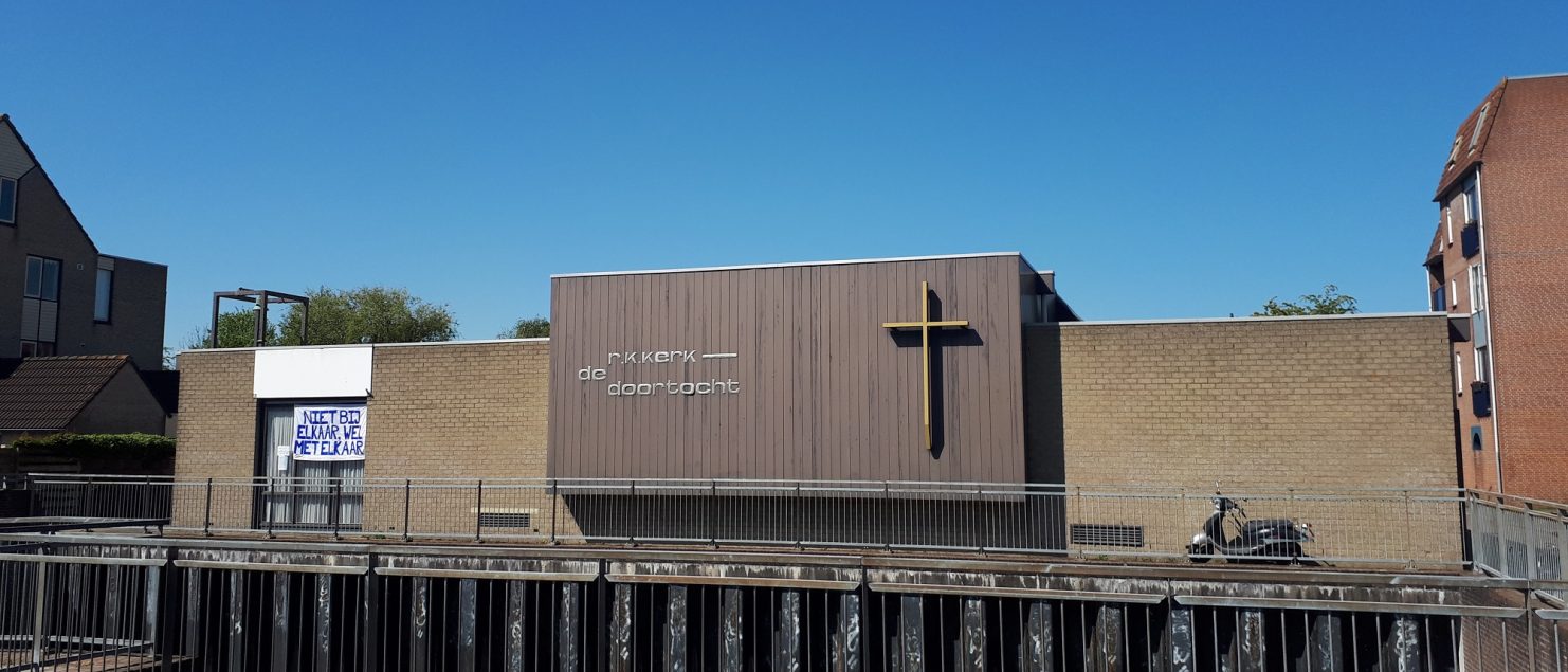 gevel wijkkerk De Doortocht aan de tocht