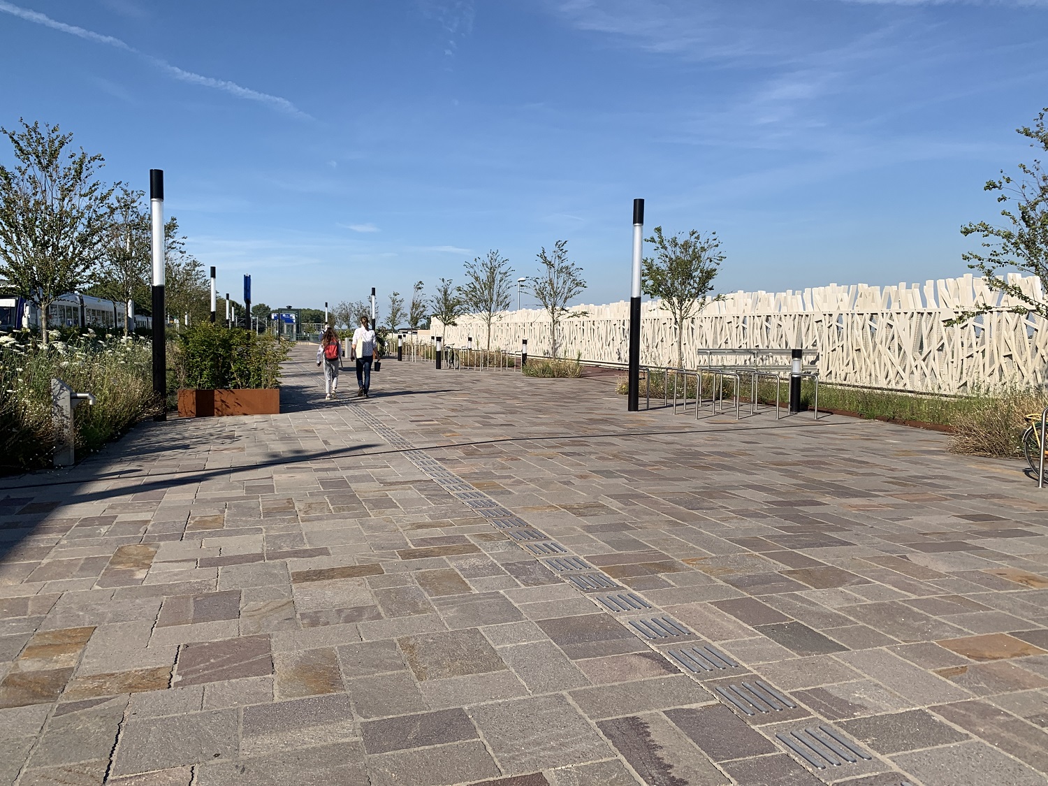 station met lommerrijke laan over snelweg