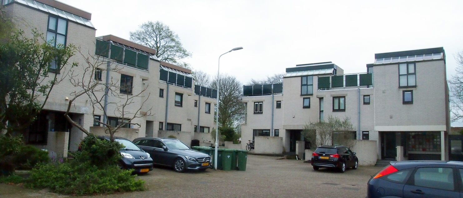 geometrische architectuur van de woningen aan de boisotring in palenstein zoetermeer