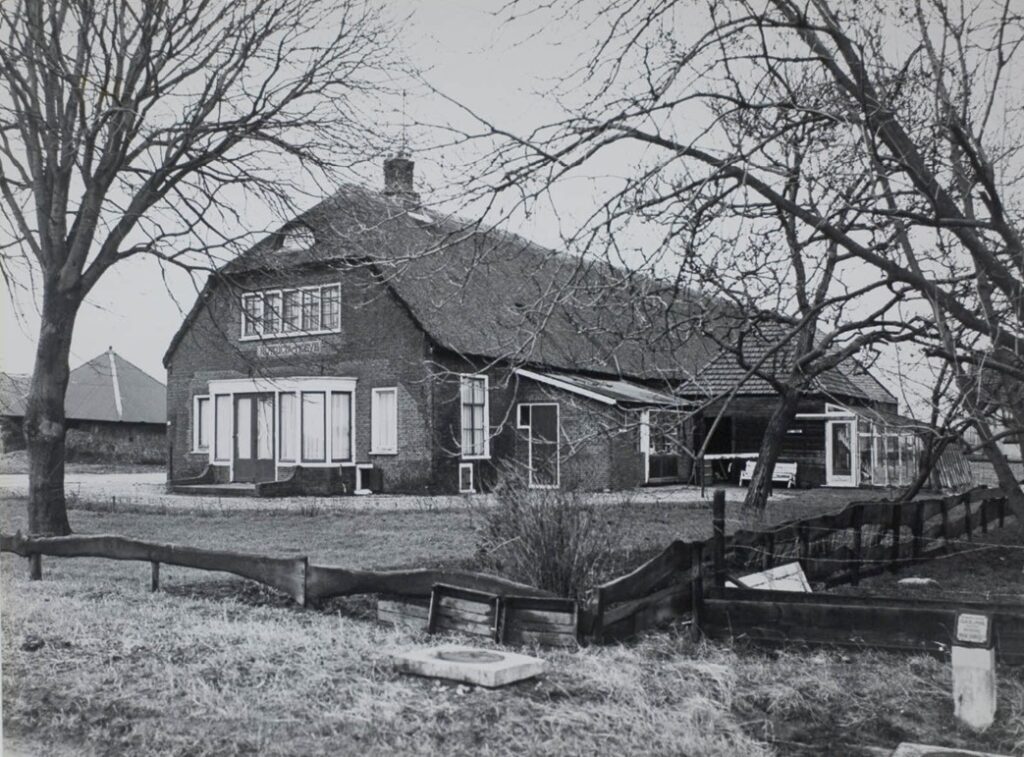 historische foto van de nutriciahoeve in Zoetermeer