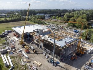 zwembad van Tuyllpark in aanbouw, gezien vanuit de lucht