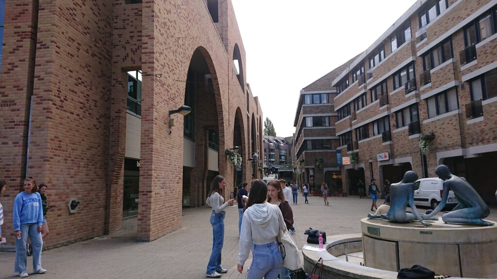 centrum van Louvaiin la neuve met jaren 70 architectuur