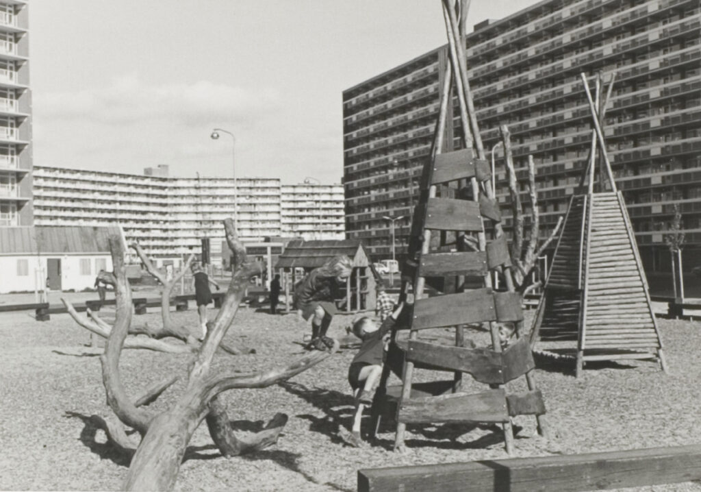 hoogbouw galerijflats uit de jaren 60
