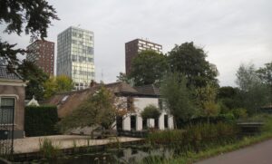 hoogbouw in combinatie met historische woningen